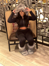 Load image into Gallery viewer, Furr hat and boots
