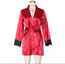 Load image into Gallery viewer, Lace butt robe
